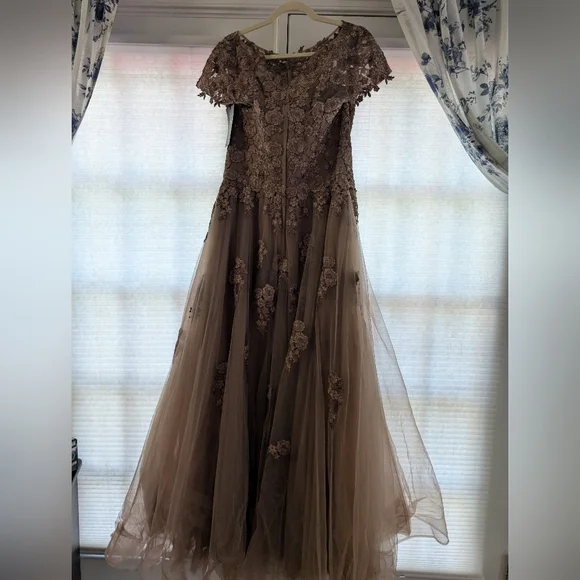 NWT La Femme Short Sleeve Tulle Ball Gown Size 12 Cocoa Lace Rhinestones - Picture 6 of 8